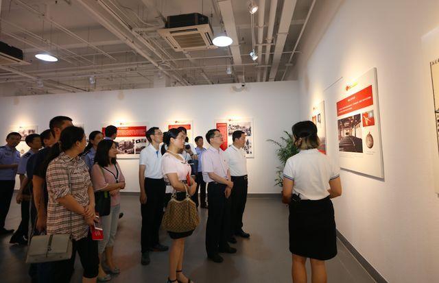 梦见自己的父母亲的坟墓被别人挖了出来棺材露出来外面事故都在外看见了？游戏画面